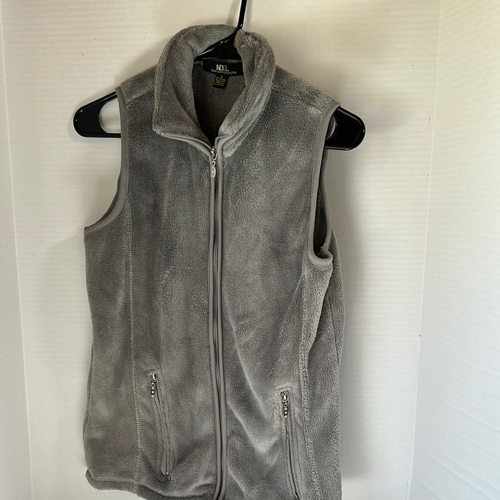 New York laundry gray plush soft zip up vest size small